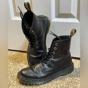 Black Dr. Martens Luana size:9